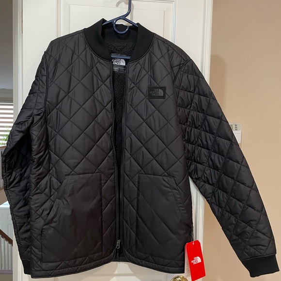 Under Armour Black Puffer Jacket with Diamond Stitching - Picture 1 of 2